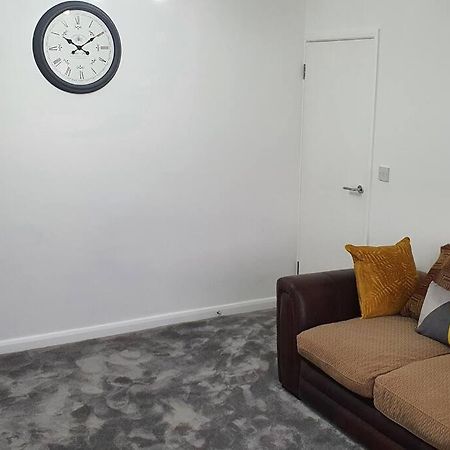 Exquisite And Modern 2 Bed Maisonette Harmondsworth Exterior photo