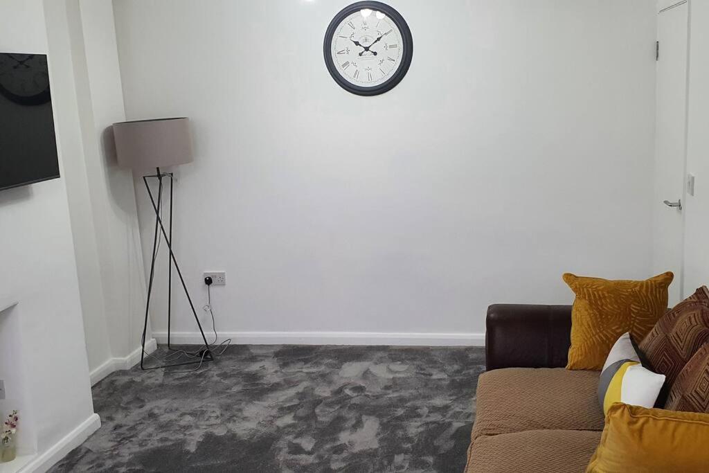 Exquisite And Modern 2 Bed Maisonette Harmondsworth Exterior photo